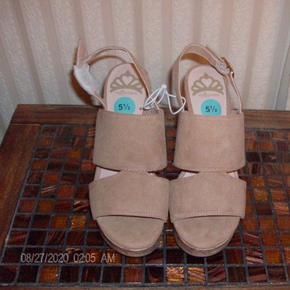 Fergie Shoes - fergilicious cork  wedges- W S 17